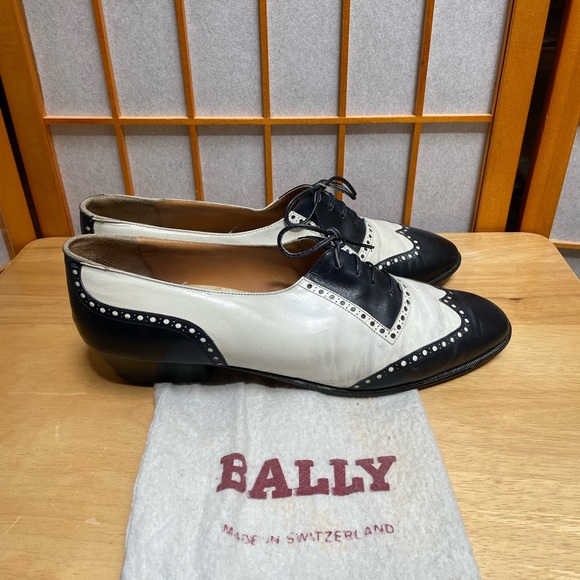 Bally Of Switzerland Spectators.  Navy and White.  Vintage in Good Condition. 10 - Picture 2 of 3